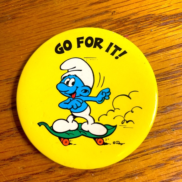 Vintage collector’s pin - Picture 1 of 2